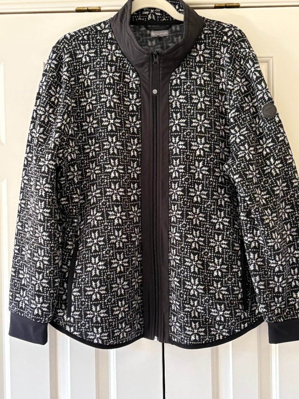 T by Talbots Fleece Snowflake Jacket Black & White Sz XL